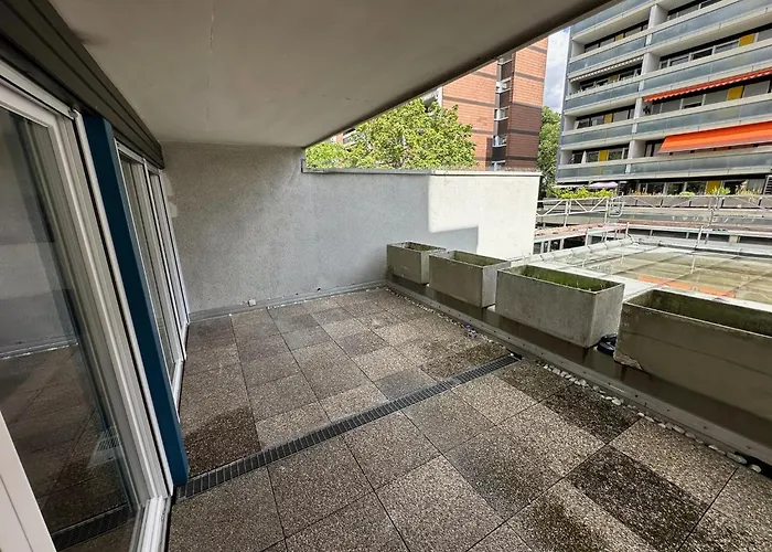 Beautiful And Cosy In Location With 2 Balconies *